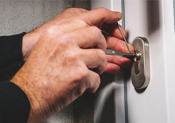 Benefits of our lockout services include fast response, professional locksmiths, and guaranteed safe home access.