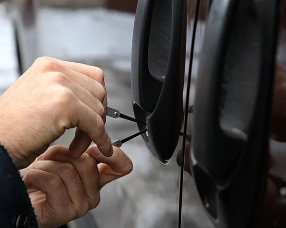 Local auto lockout assistance with skilled locksmiths providing 24/7 emergency car access services.